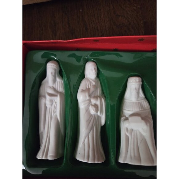 VTG Christmas Nativity 6-pc Set Fine Porcelain Bisque Artmark 1988 TAIWAN in Box - Picture 6 of 7